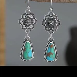 New 🎁 Silver Floral Turquoise Design Earrings